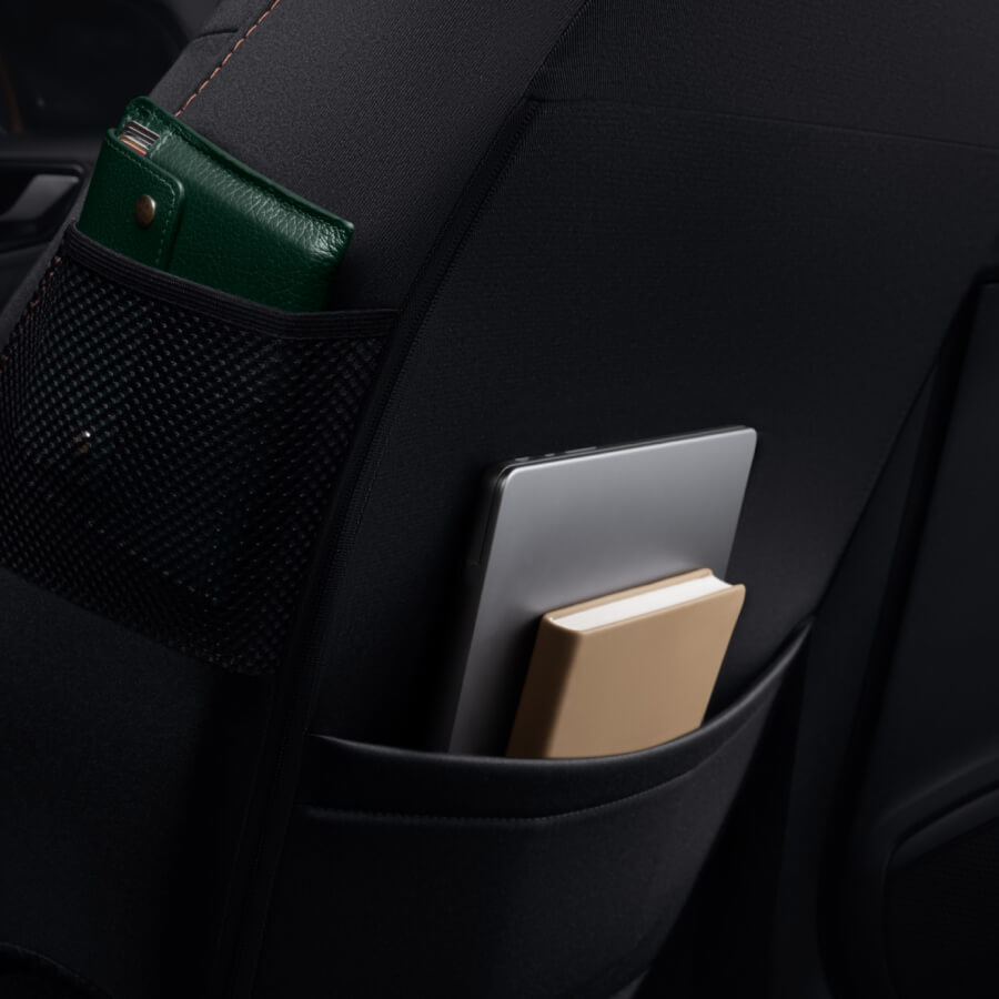 Карман для смартфона сбоку на сиденье переднего пассажира